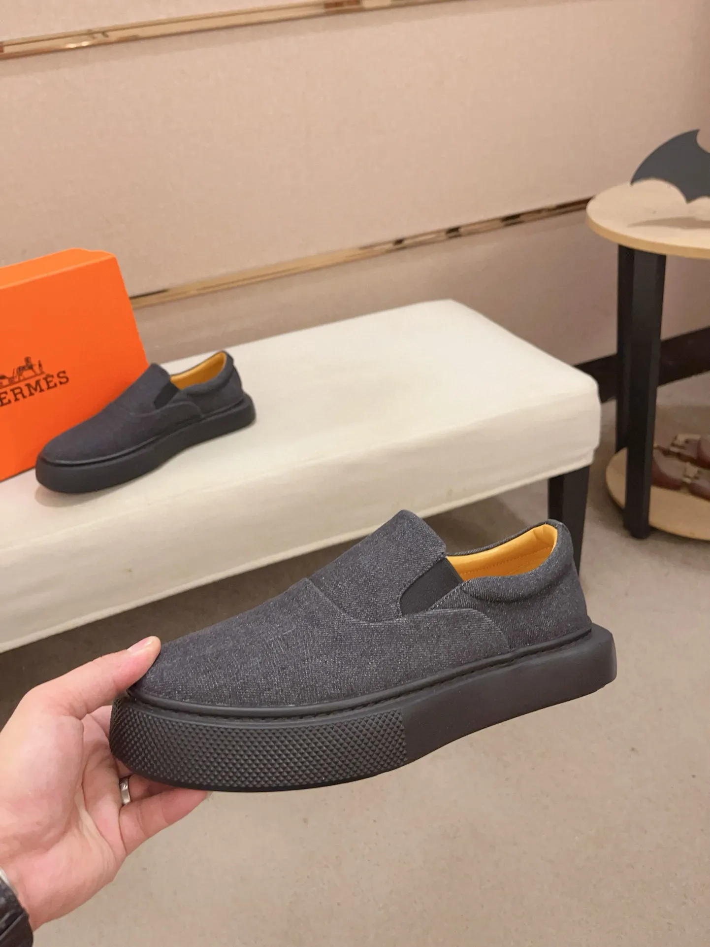Men's clothing and shoes💰: 442💰《HERMES》【Classic original single version】Hermès; top 🔝purchase agent🔍🔍men's latest 🇺🇸 counter sales simultaneously, imported from Italy original ▲▲cowhide ▲▲ (high-end, nobility, class) ) Exquisite workmanship (Italian 🇮🇹 imported water-dyed 🐂 cowhide lining) sole: original sole provided by the original factory, ⚠️exclusive double-layer activity·TPR·rubber·combined molded outsole; super comfortable·wear-resistant·non-slip·environmental protection The real thing is more beautiful if you take the real thing (high quality, follow the order). You can enter and exit the counter at will * Number of yards: 38-44 (45 can be customized and cannot be returned or exchanged)